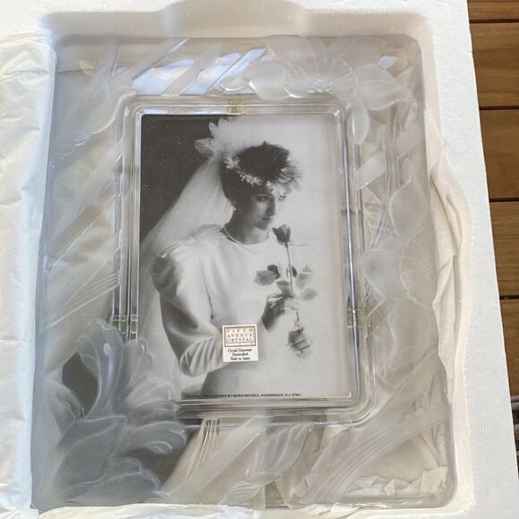 Fifth Avenue Crystal Narcissus Frame  5x7” - Picture 3 of 5